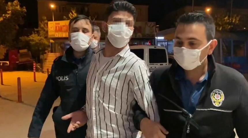 Polisin durdurduğu şüphelinin üzerinden polis rozeti ve ruhsatsız tabanca çıktı