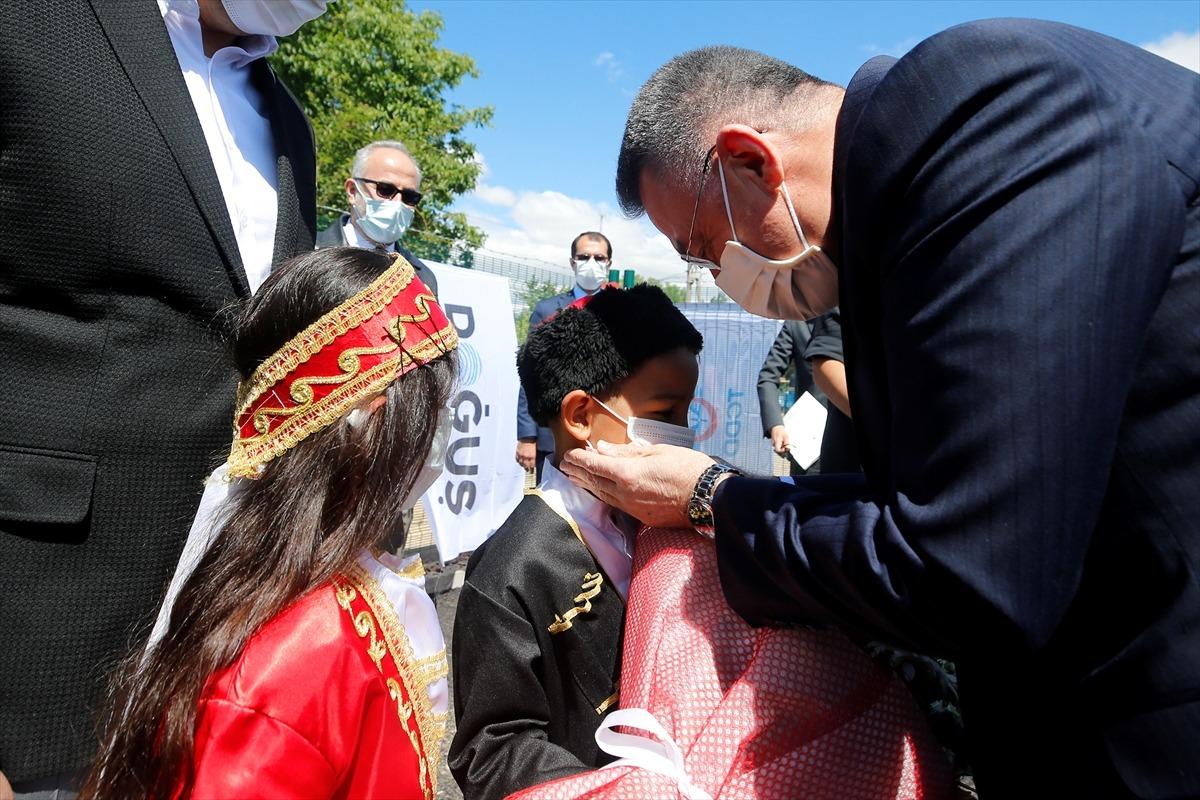 Cumhurbaşkanı Yardımcısı Oktay, Kırıkkale'de y&uuml;ksek hızlı tren şantiyesinde incelemelerde bulundu