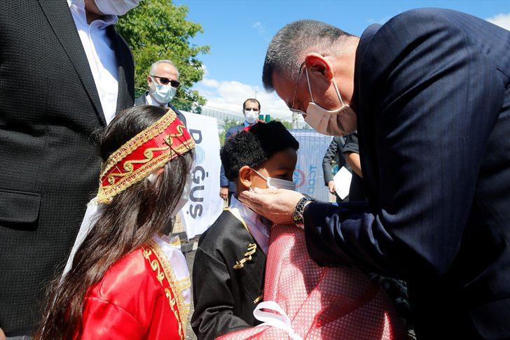 Cumhurbaşkanı Yardımcısı Oktay, Kırıkkale'de yüksek hızlı tren şantiyesinde incelemelerde bulundu G1