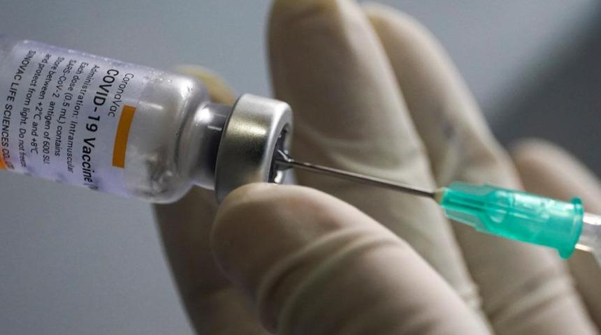 Çin’de Sinovac aşısı için yeni karar! 3-17 yaş aralığında kullanımına onay verildi