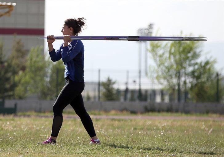 Milli ciritçi Esra Türkmen, uluslararası müsabakalarda madalya almak için ter döküyor: G1