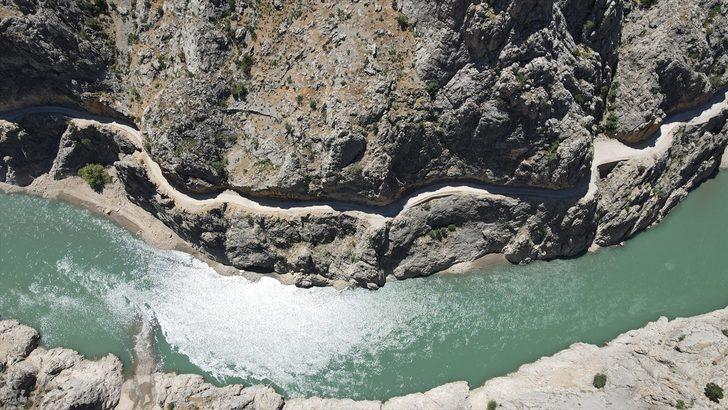 İğneyle kuyu kazdılar! Yapımı 132 yıl süren Taş Yolu görenlerin nefesini kesiyor G4