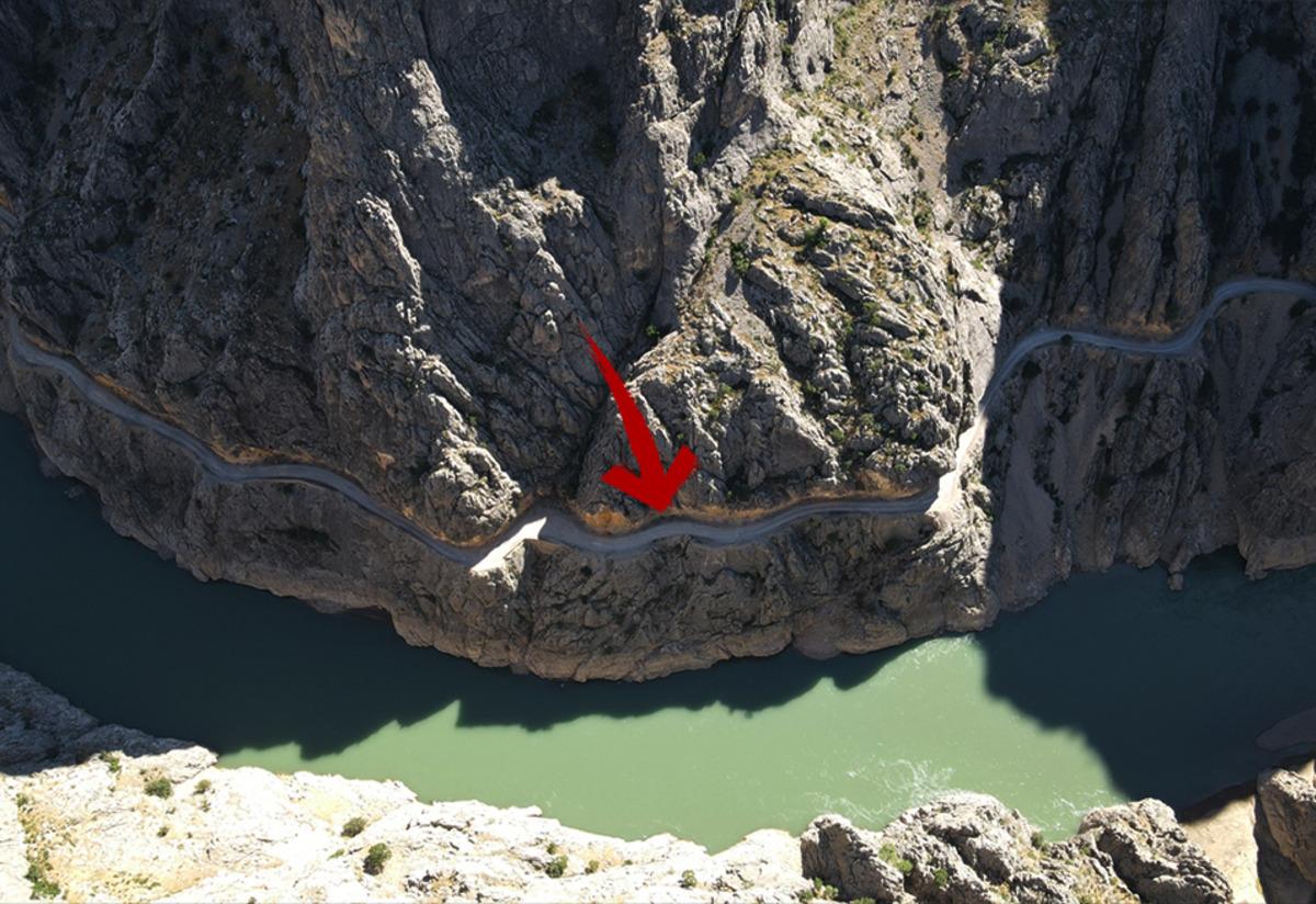 İğneyle kuyu kazdılar! Yapımı 132 yıl s&uuml;ren Taş Yolu g&ouml;renlerin nefesini kesiyor