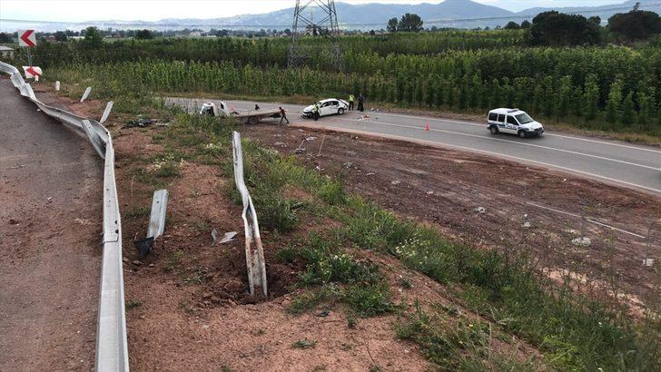 Kuzey Marmara Otoyolu'nda otomobil bağlantı yoluna devrildi: 1 ölü, 2 yaralı G3