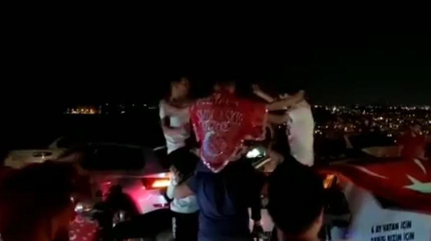 Antalya&rsquo;da 'Pandemi bitmiş' dedirten asker eğlencesi