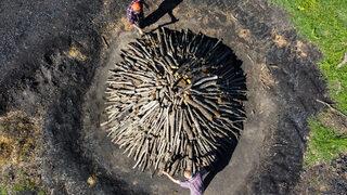 Babadan oğula giden meslek! Ekmeklerini mangal kömüründen çıkarıyorlar: Evlat gibi