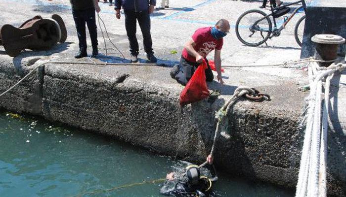 Amasra'da denizden 1 saatte 20 çuval atık çıkardılar