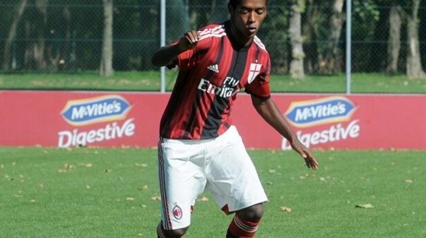 İtalya'da eski futbolcu ırkçılık nedeniyle intihar etti