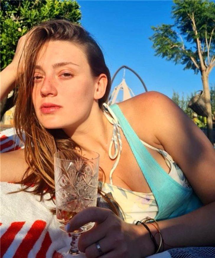 Sere serpe güneşlenen Gizem Karaca dert yandı G2