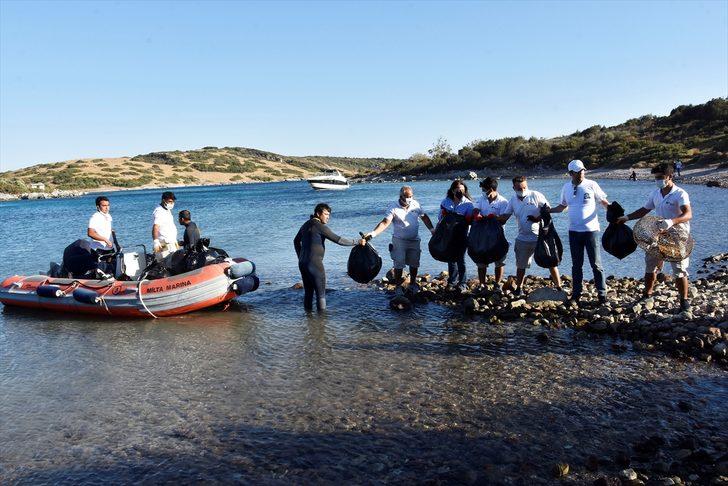 Muğla'da teknelerle ulaşılan plajda çevre ve deniz dibi temizliği yapıldı G4