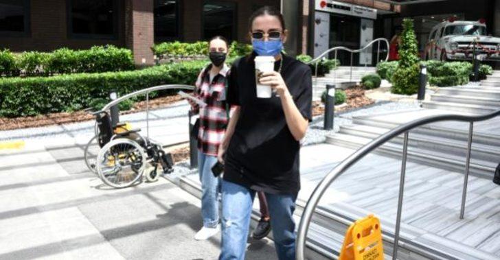 Emina Jahovic hastane çıkışı gazetecilere yakalanınca nasıl kaçacağını şaşırdı G1