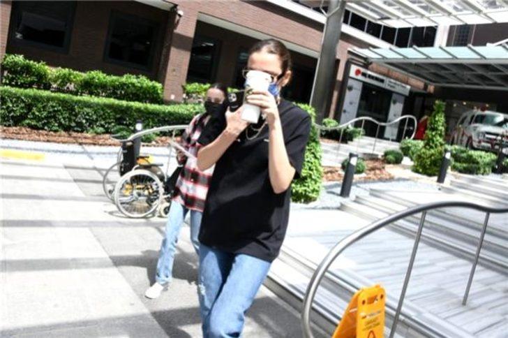 Emina Jahovic hastane çıkışı gazetecilere yakalanınca nasıl kaçacağını şaşırdı G4