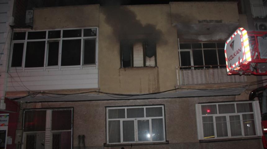 Bacayı temizlemek için benzin döktü, komşusunun evini yaktı