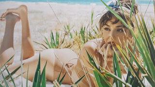 Hande Erçel öyle pozlar verdi ki... Aşk yaradı yorumları yağdı