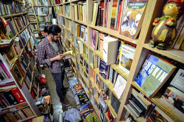 Kitap kokusuyla müziğin tınısını buluşturan çarşı, mimarisiyle baş döndürüyor G3