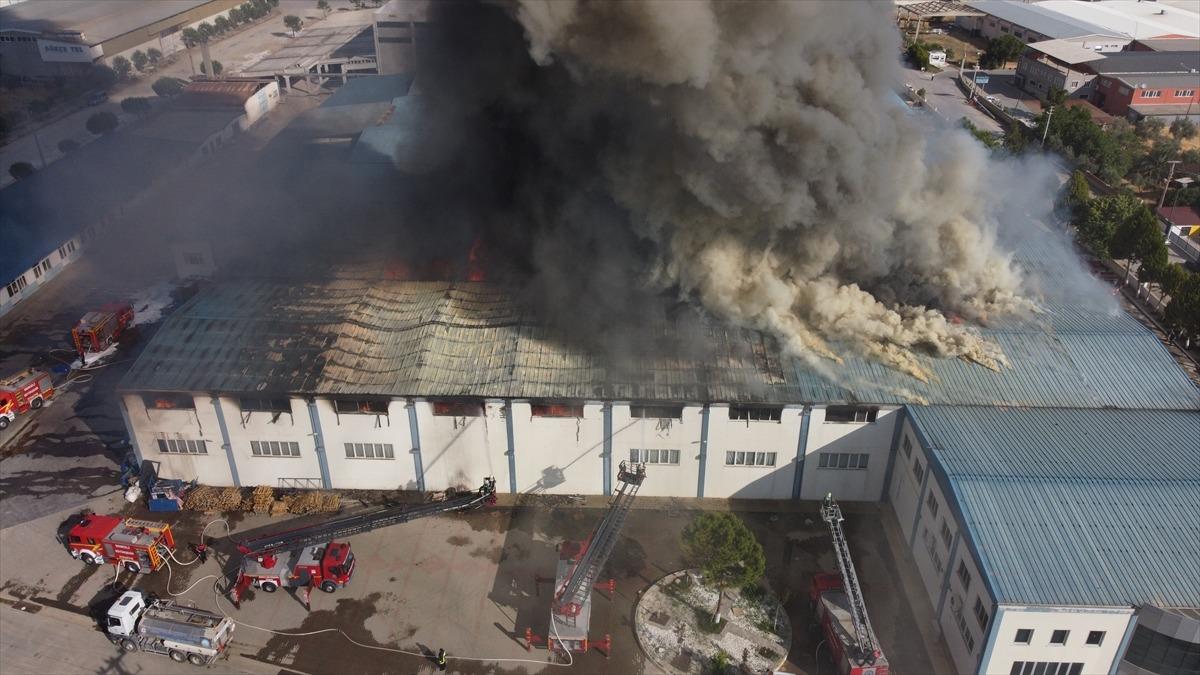 G&Uuml;NCELLEME - Denizli'de tekstil fabrikasında &ccedil;ıkan yangın kontrol altına alındı