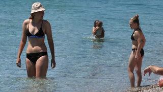 Antalya'da turistler denizin keyfini böyle çıkardılar