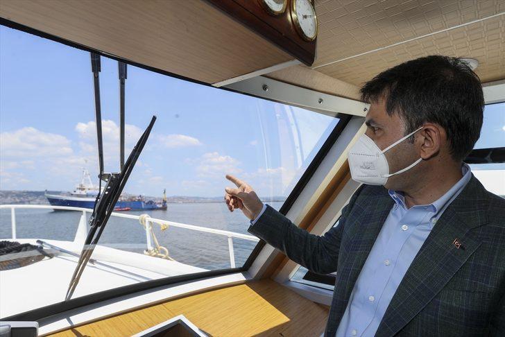 Bakan Kurum ODTÜ araştırma gemisi Bilim-2'deki müsilajla mücadele çalışmalarını inceledi: (2) G1