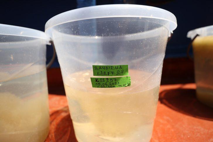 Bakan Kurum ODTÜ araştırma gemisi Bilim-2'deki müsilajla mücadele çalışmalarını inceledi: (2) G3