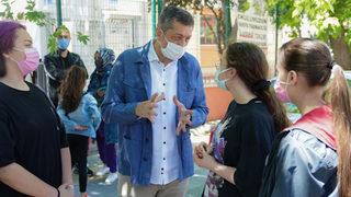 Bakan Selçuk, LGS sınavına giren öğrenci ve velilerle bir araya geldi