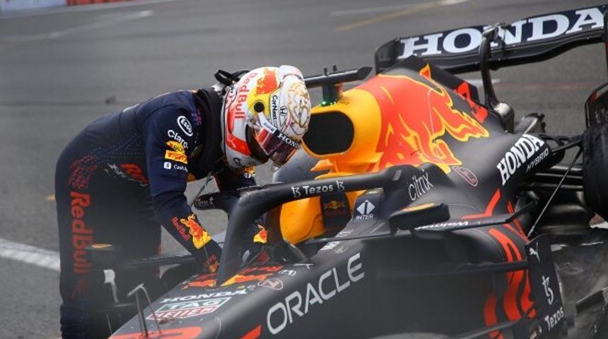 Formula 1 Azerbaycan Grand Prix'sinde Max Verstappen kaza yaptı