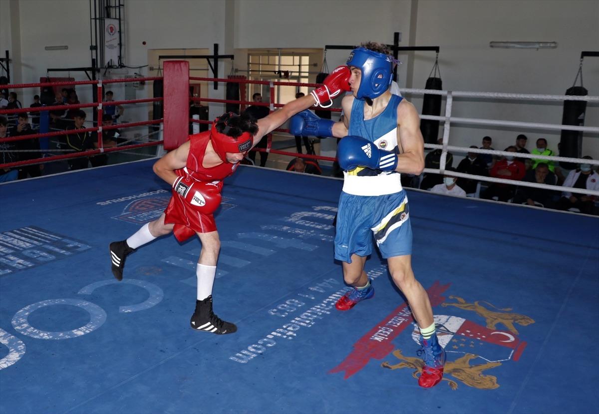 Avrupa Yıldızlar Boks Şampiyonası'na katılacak erkek milli takımının se&ccedil;meleri Kastamonu'da yapılıyor