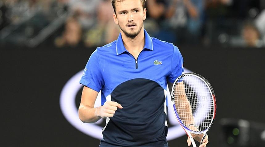 Fransa Açık'ta Medvedev ve Tsitsipas çeyrek finalde