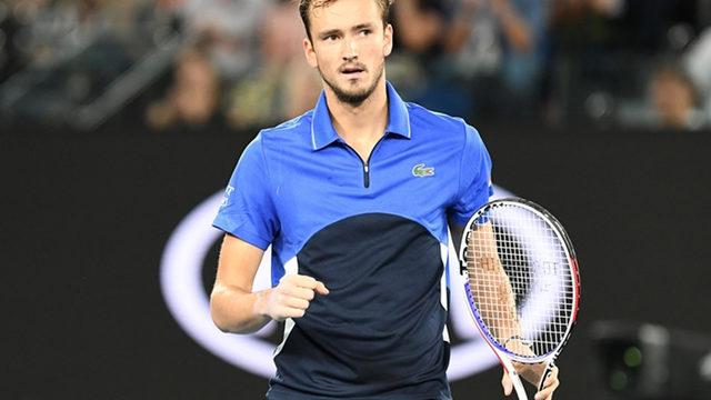 Fransa Açık'ta Medvedev ve Tsitsipas çeyrek finalde