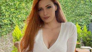 Mine Tugay'dan bikinili tatil pozu! Hayranları beğeni yağdırdı