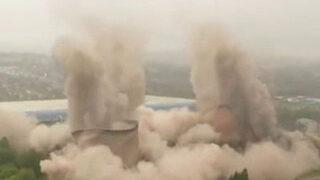 İngiltere’de 117 metre yüksekliğindeki kuleler 5 saniyede yıkıldı