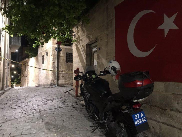 Gaziantep'te güven timlerinden kaçmak isteyen şüphelilerin rastgele ateşinde biri polis 5 kişi yaralandı G1