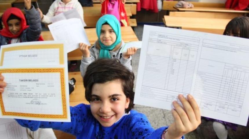 Karneler ne zaman verilecek? Karneler online mı olacak? İşte okulların kapanma tarihi!