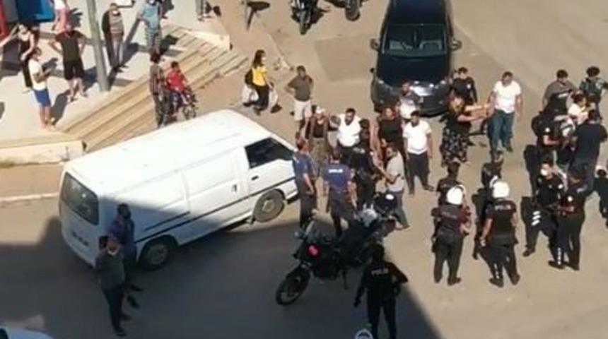 Çocuklar arasında çıkan tartışma tekmeli sopalı kavgaya dönüştü