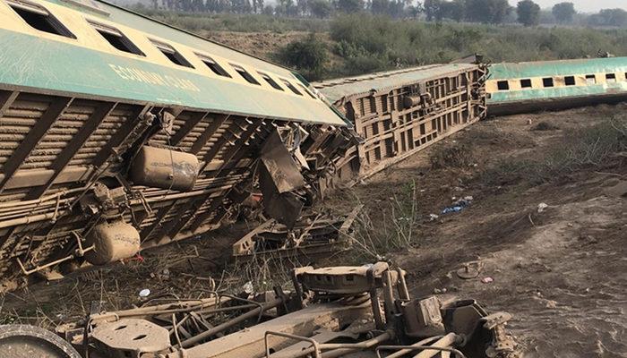 Pakistan'da tren kazası: 30 ölü, 50 yaralı