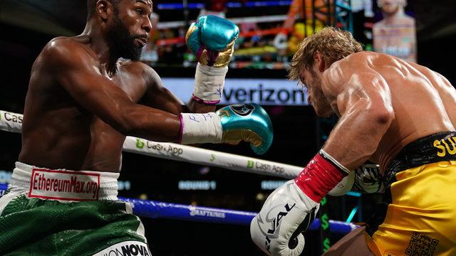 Floyd Mayweather - Logan Paul maçı nefes kesti