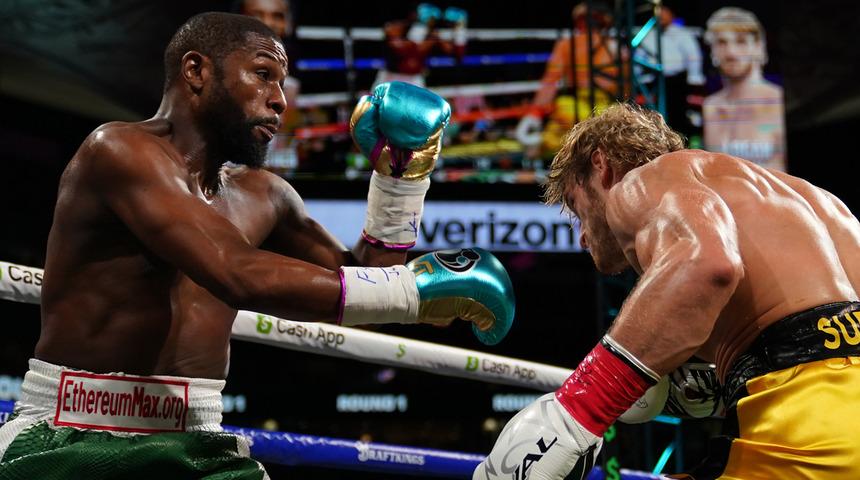 Floyd Mayweather - Logan Paul maçı nefes kesti