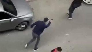 Dehşete düşüren anlar! Sokak ortasında güpegündüz kurşun yağdırdı