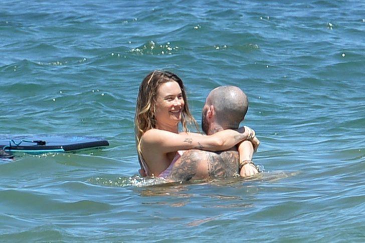 Adam Levine ile Behati Prinsloo tatilde  G2