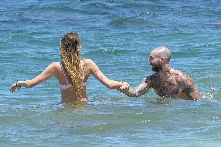 Adam Levine ile Behati Prinsloo tatilde  G5