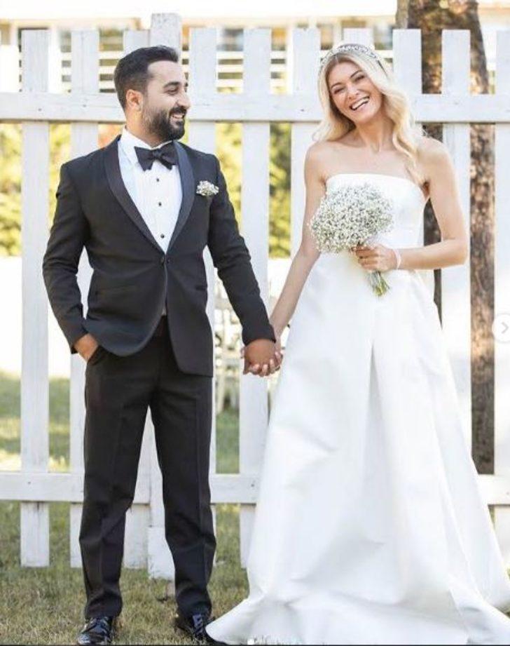 Güldür Güldür'ün Bilal'i Onur Buldu'nun öğretmen eşi güzelliği ile herkesi büyüledi! İşte ünlülerin bilinmeyen eşleri ve sevgilileri...  G3