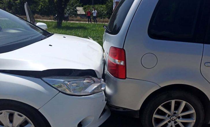 Düzce'de 7 aracın karıştığı zincirleme trafik kazasında 5 kişi yaralandı G5