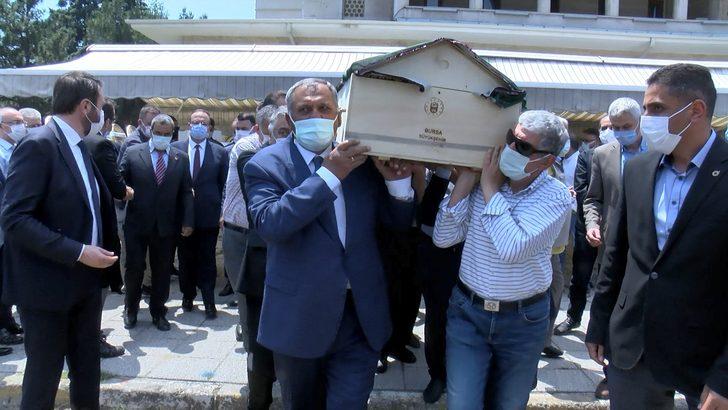 Bursalı iş insanı Hüseyin Özdilek'in annesi toprağa verildi G1