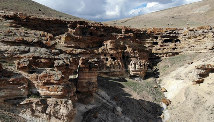 Kayaların oyulmasıyla ortaya çıkan ‘Yukarı Biligan Mağaraları’ ziyaretçilerini bekliyor