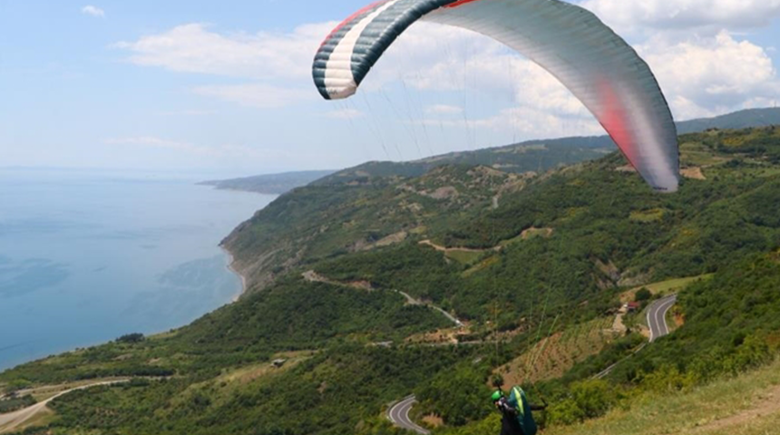 Mavi ve yeşilin tüm tonlarını ağırlayan Uçmakdere adrenalin tutkunlarının ilk adresi oldu