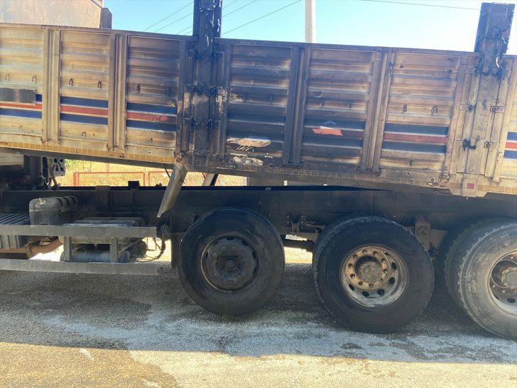 Antalya'da saman yüklü kamyon seyir halindeyken alev aldı G1