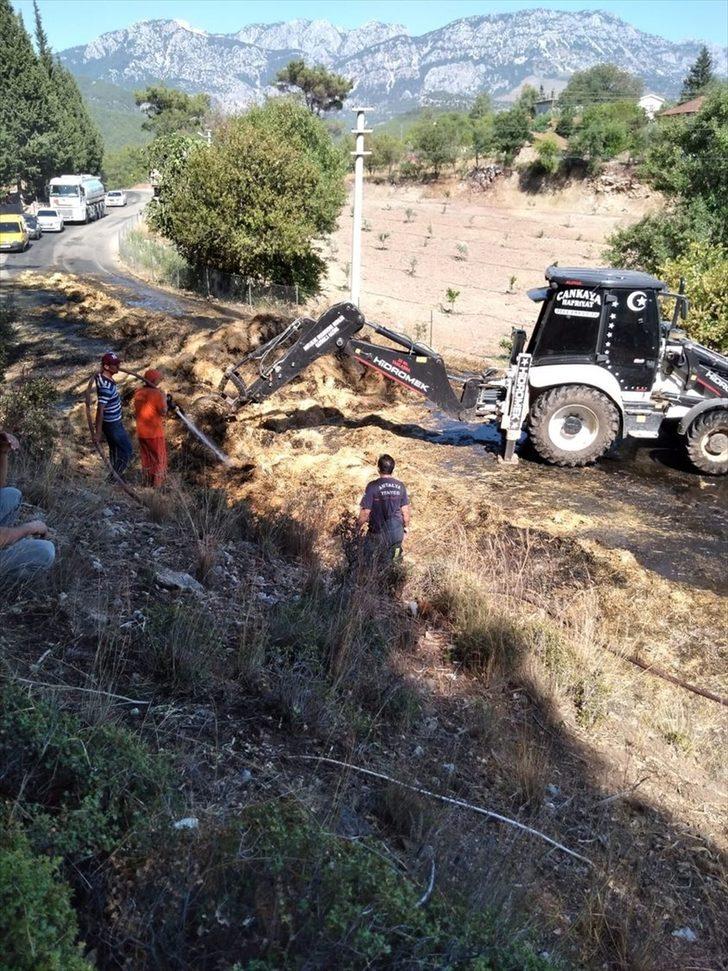 Antalya'da saman yüklü kamyon seyir halindeyken alev aldı G2