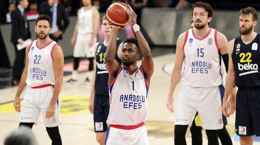 Anadolu Efes, final serisinde Fenerbah&ccedil;e Beko'yu 3-0 yenerek S&uuml;per Lig şampiyonu oldu