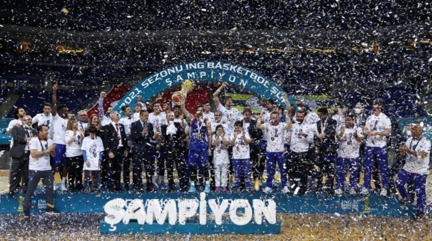 Hidayet Türkoğlu, Anadolu Efes'i kutladı