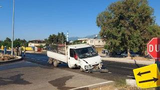 Hatay’da feci kaza! Kamyonet ile otomobil çarpıştı