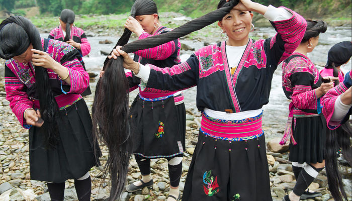 Çinli kadınların güzellik sırrı! Sağlıklı saçlarının kökeni Huangluo geleneğindeki pirinç suyuna dayanıyor